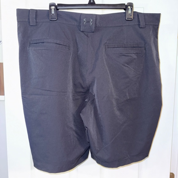 MENS UNDER AUMOUR GOLF SHORTS - Picture 3 of 4